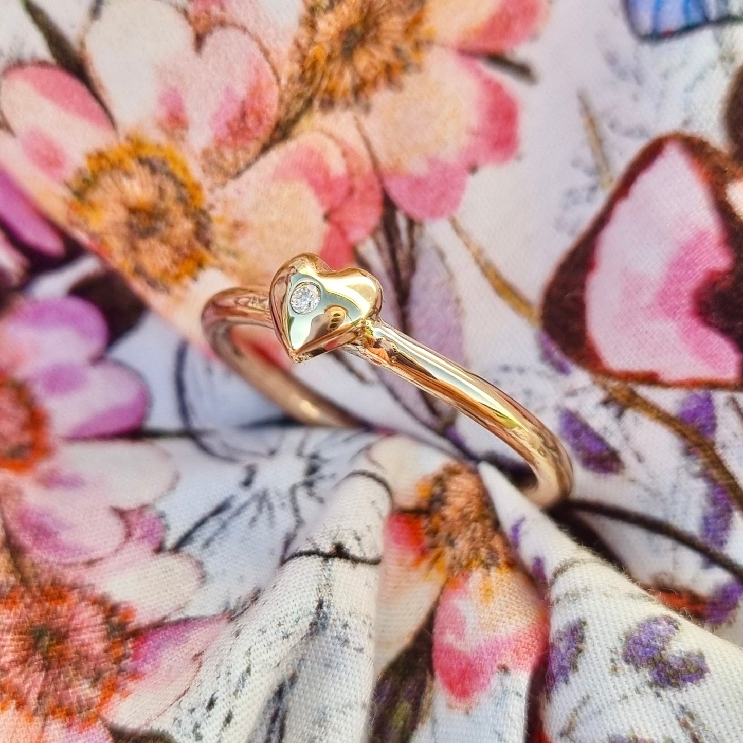Sweetheart sparkle - gold ring with puffy heart and diamond