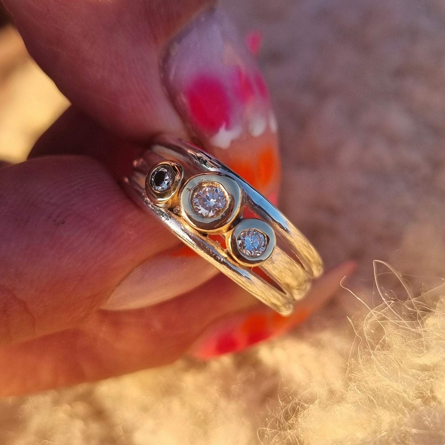 'Cariad' lite - Gold and big diamonds on a sleek silver ring