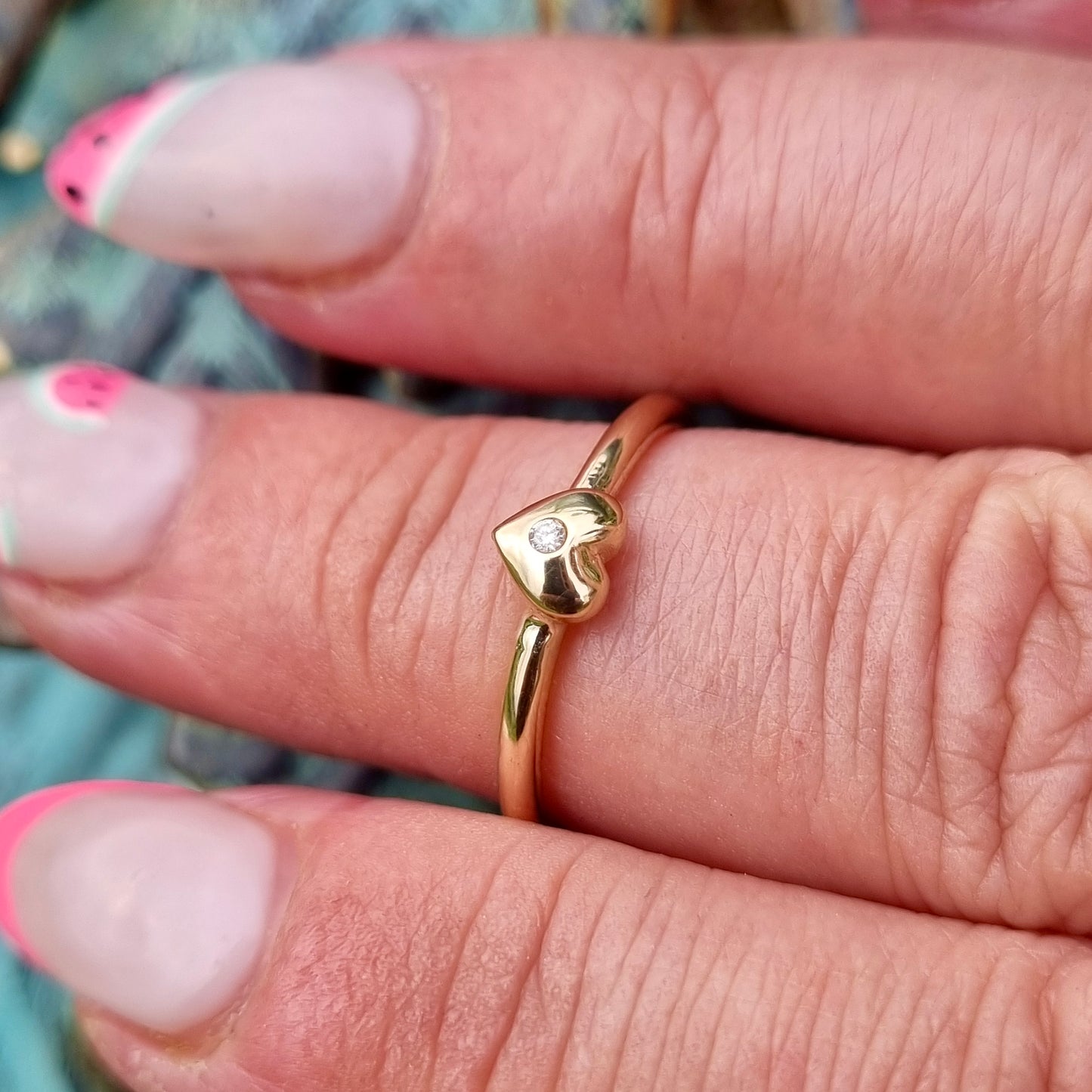 Sweetheart sparkle - gold ring with puffy heart and diamond