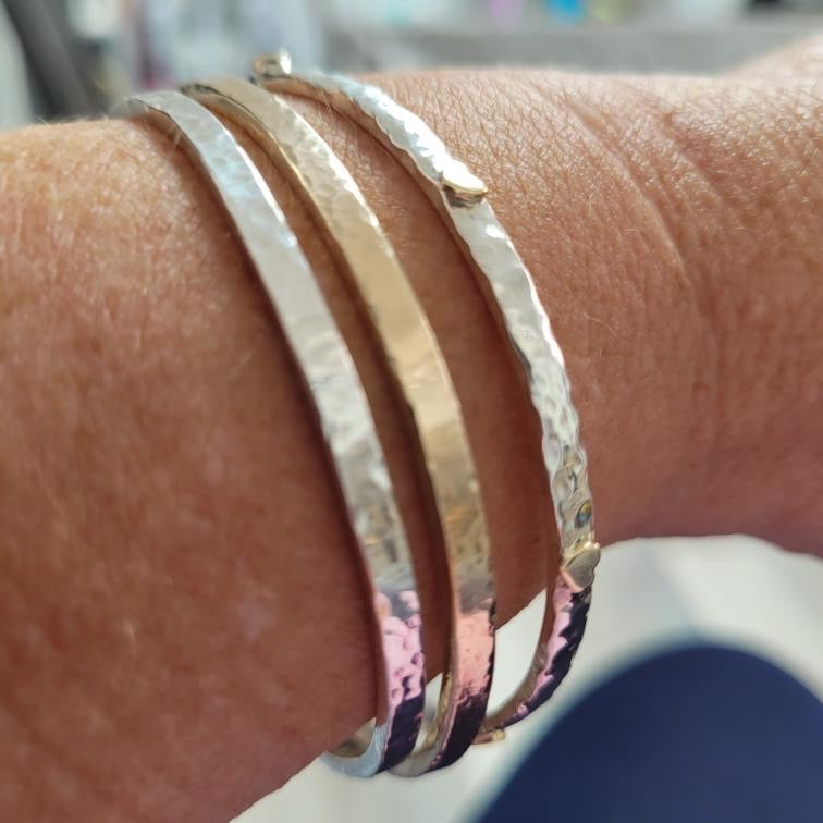Silver or gold sweetheart bangle