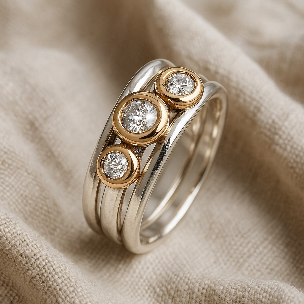 'Cariad' lite - Gold and big diamonds on a sleek silver ring