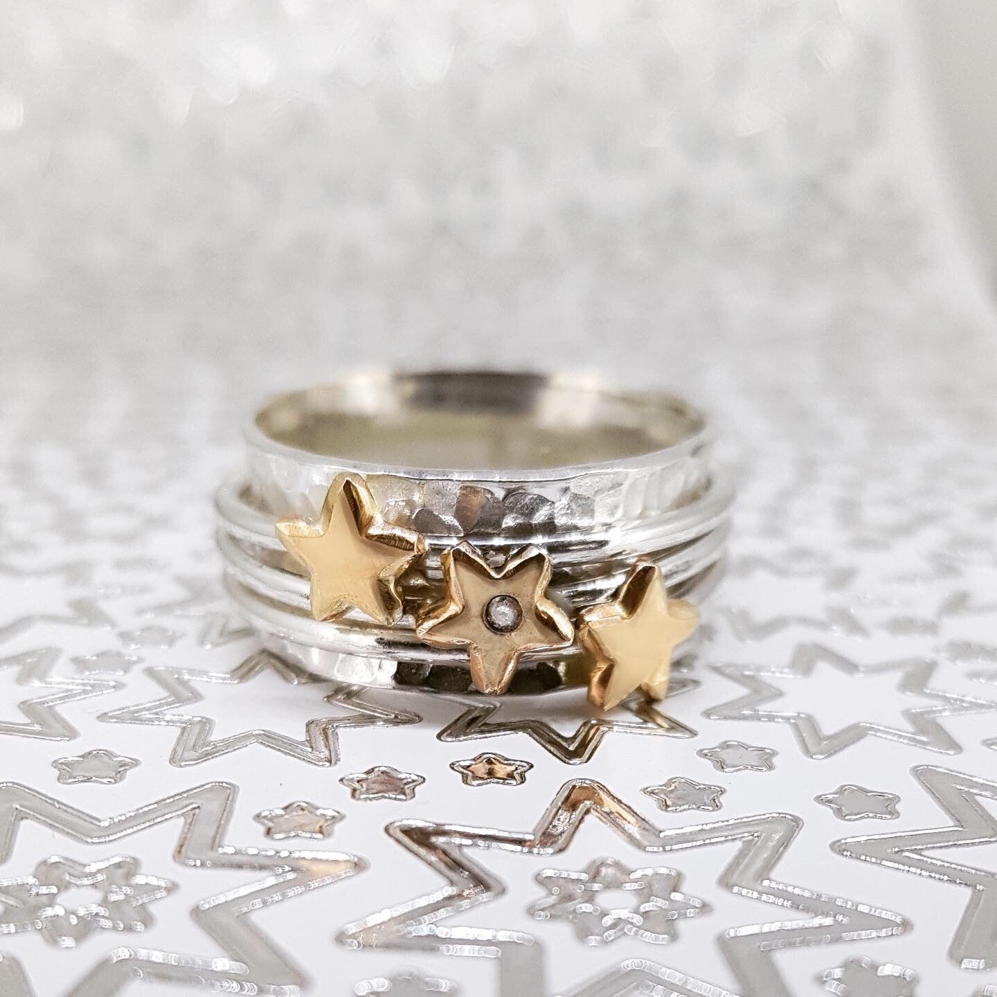 'It's in the stars' - spinning ring with diamonds set in three gold stars