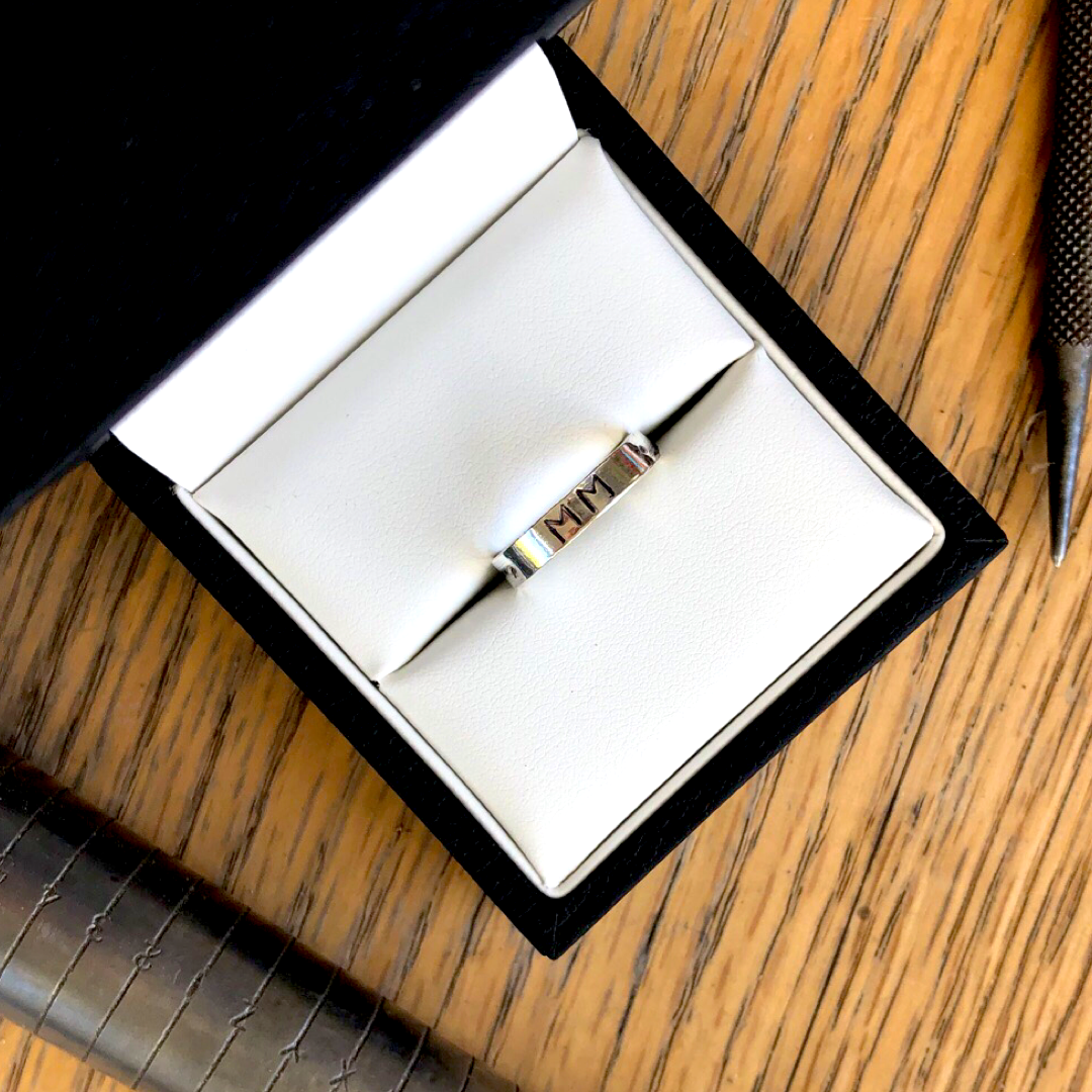 Personalised ladies' ring with Roman numerals. 9ct solid gold