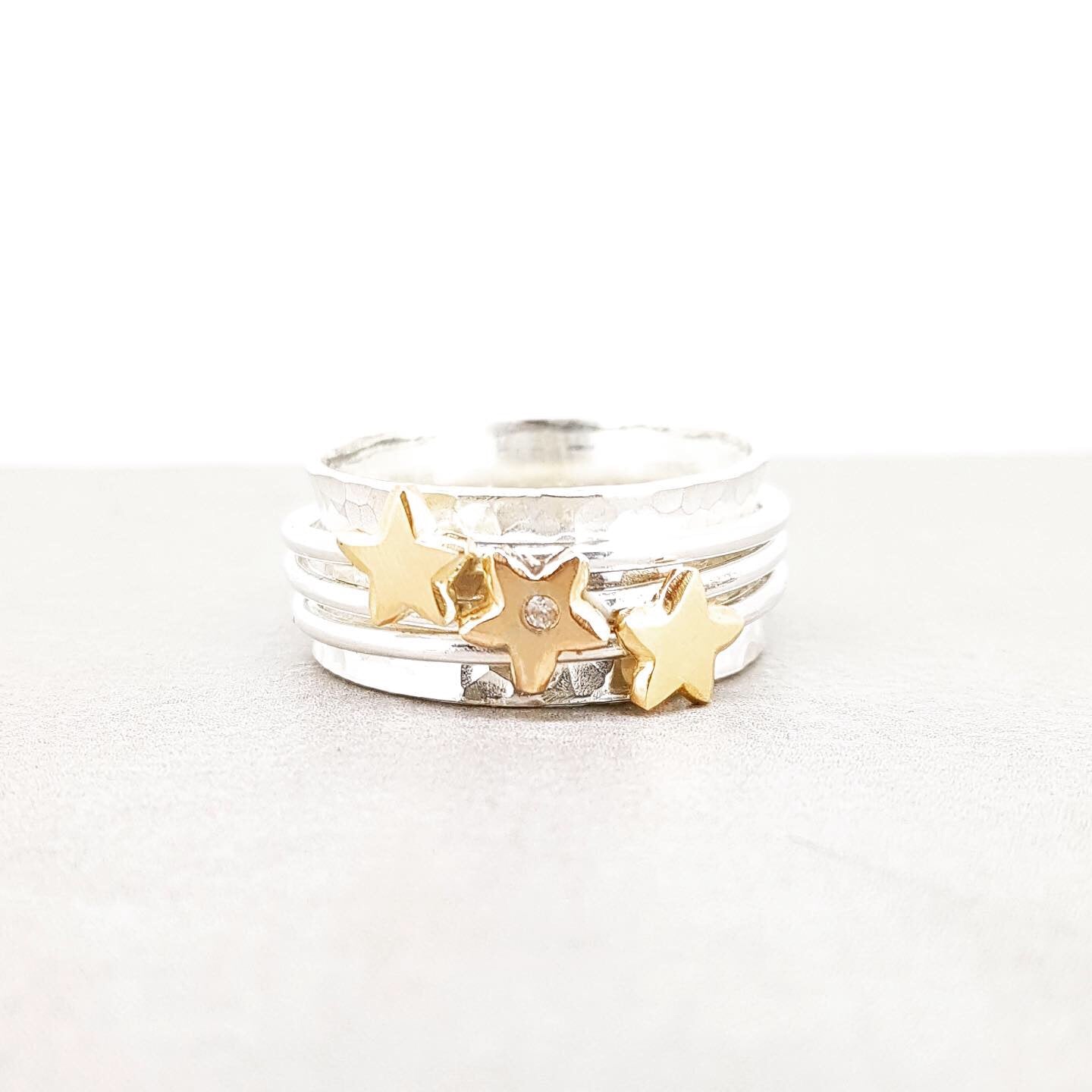 'It's in the stars' - spinning ring with diamonds set in three gold stars