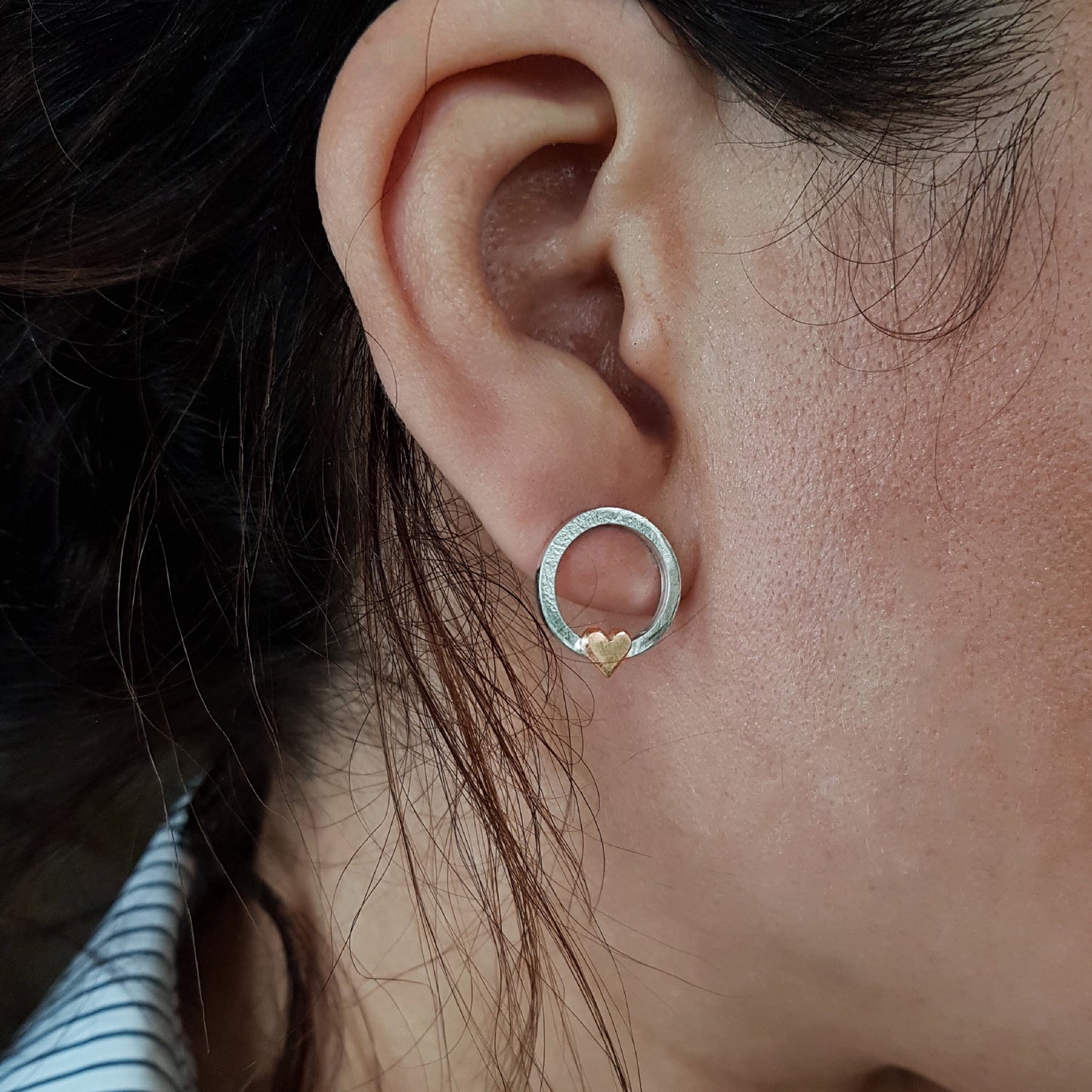 ‘One love’ earrings with solid gold hearts