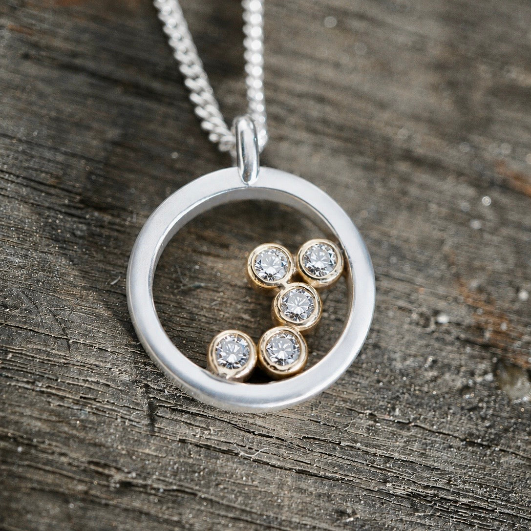 Stardust - Silver halo necklace with diamonds and gold