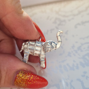 Item 215 - Stylised Elephant necklace - Silver