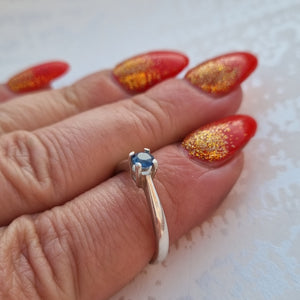 Item 235 - Cute, silver sapphire ring (Size O)