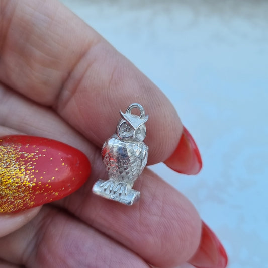 Item 245 -  Silver owl necklace