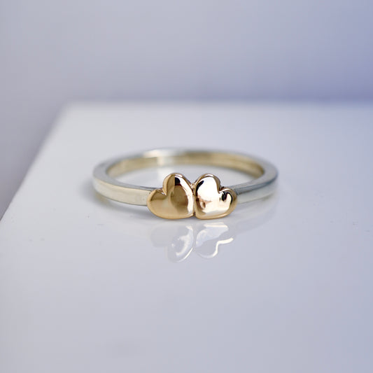 2 gold hearts with medium band