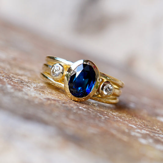 Cariad Lite in gold with large sapphire