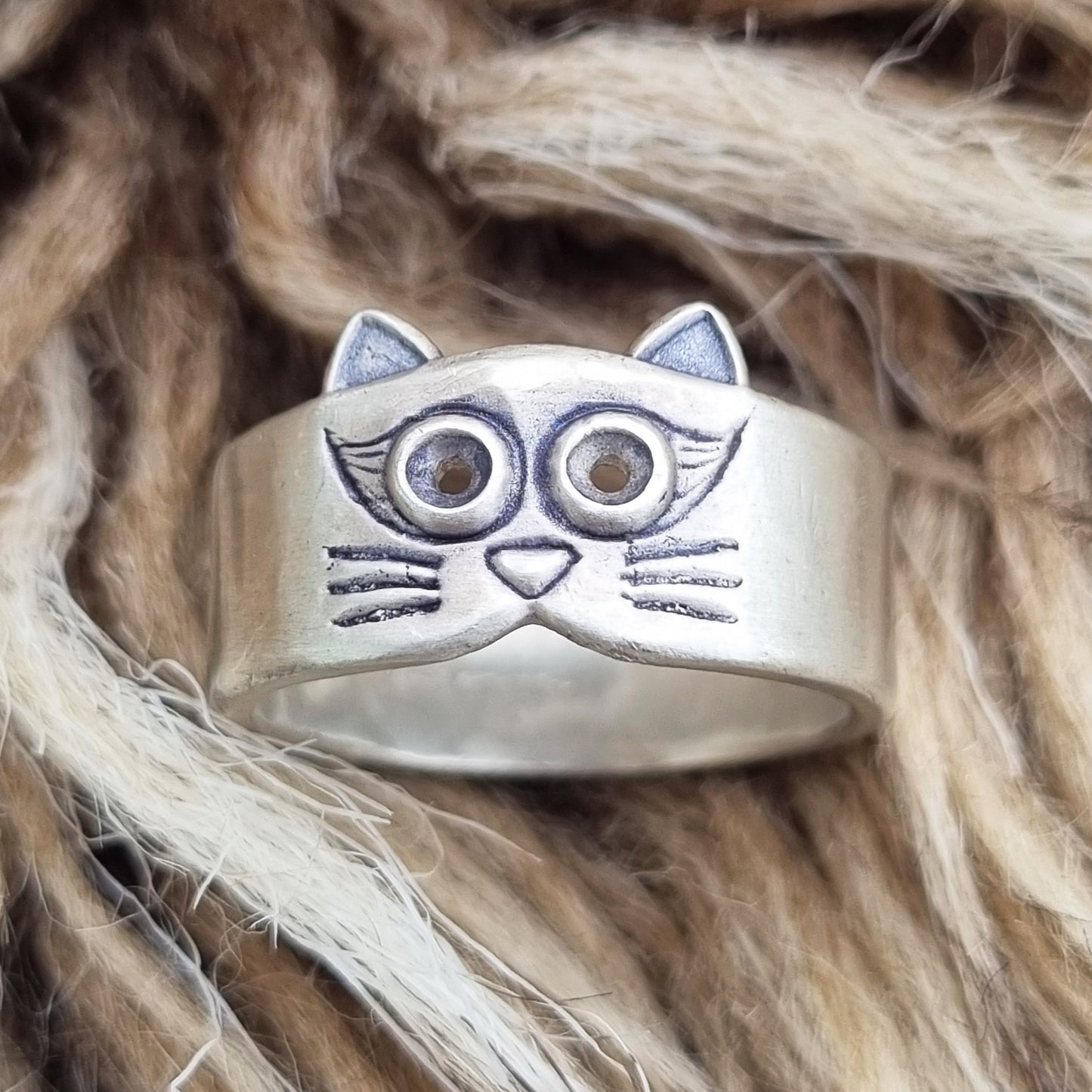 Cat ring - 'Crazylegs'