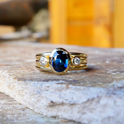 Cariad Lite in gold with large sapphire
