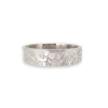 Load image into Gallery viewer, Wildflower meadow - etched pattern ring