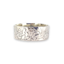 Load image into Gallery viewer, Wildflower meadow - etched pattern ring