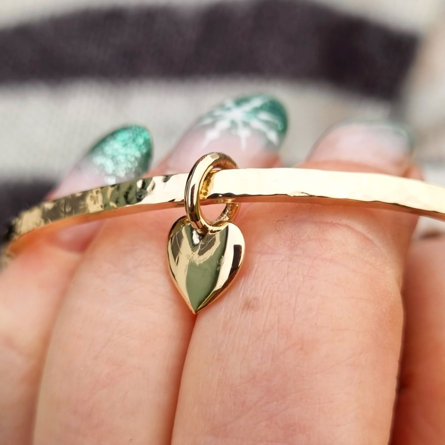 Silver or gold sweetheart bangle