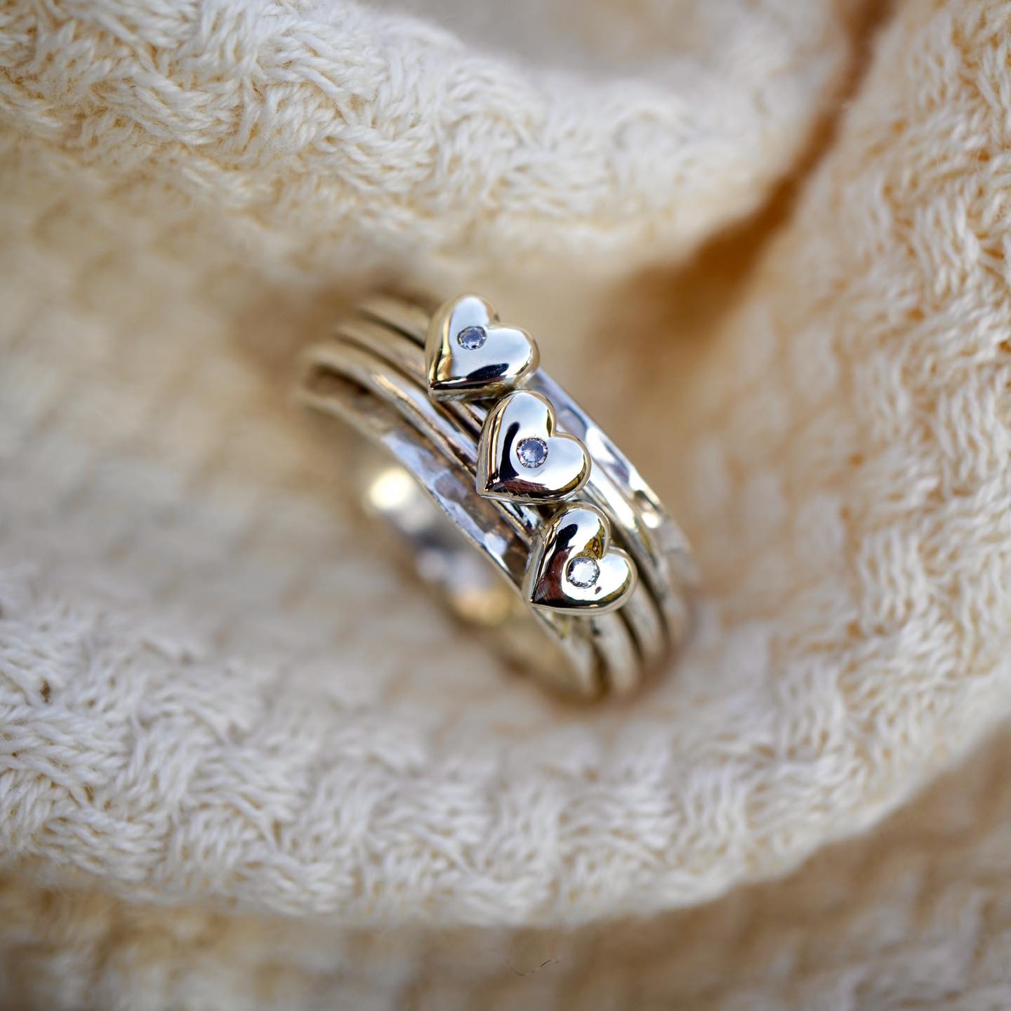 Spinning ring with diamonds set in three gold hearts