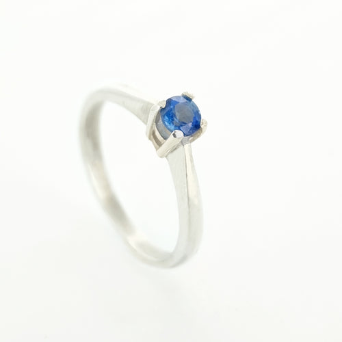 Cute sapphire ring