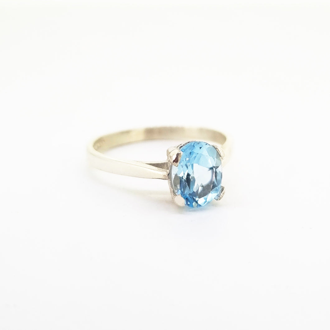 Classic topaz ring in solid silver