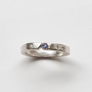 Hot summer nights - Tanzanite ring with bezel setting